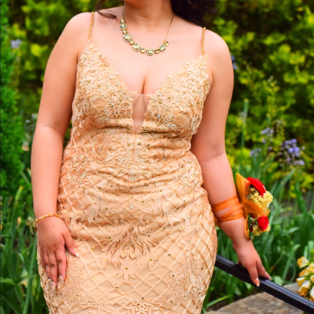 Prom dress - Picture 2 of 6